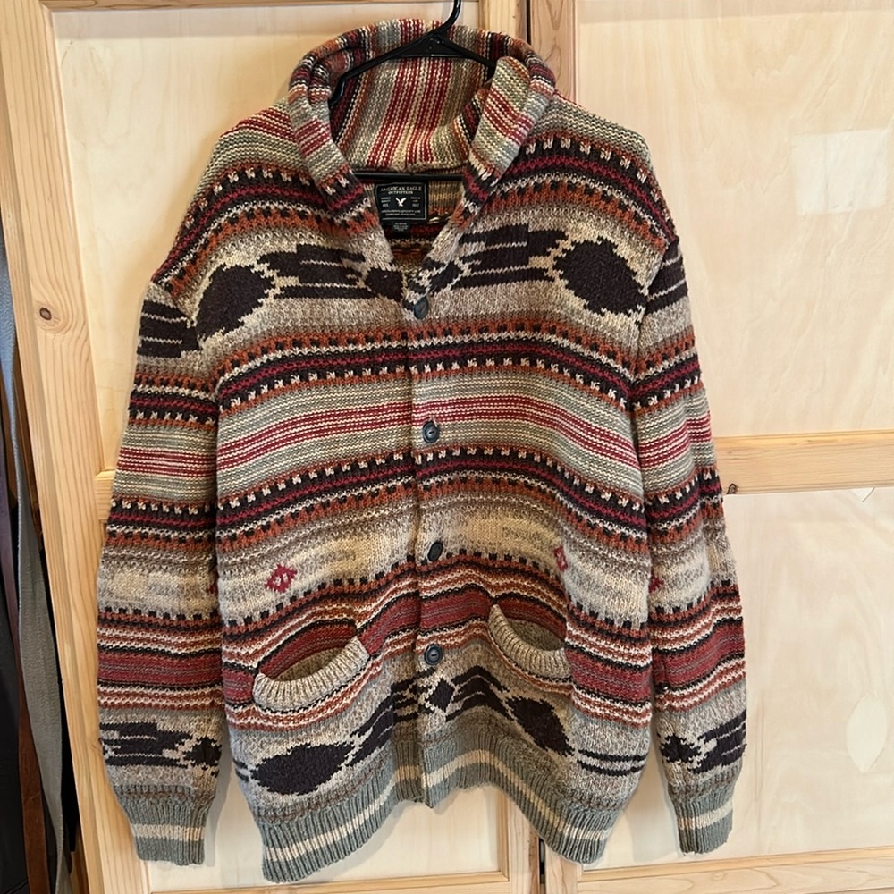 Men’s American Eagle button down sweater.